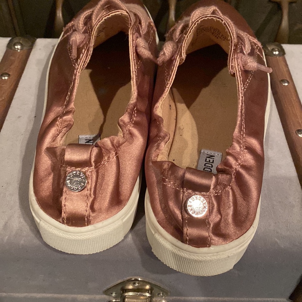 Steve Madden Satin Sneakers. - Picture 4 of 6